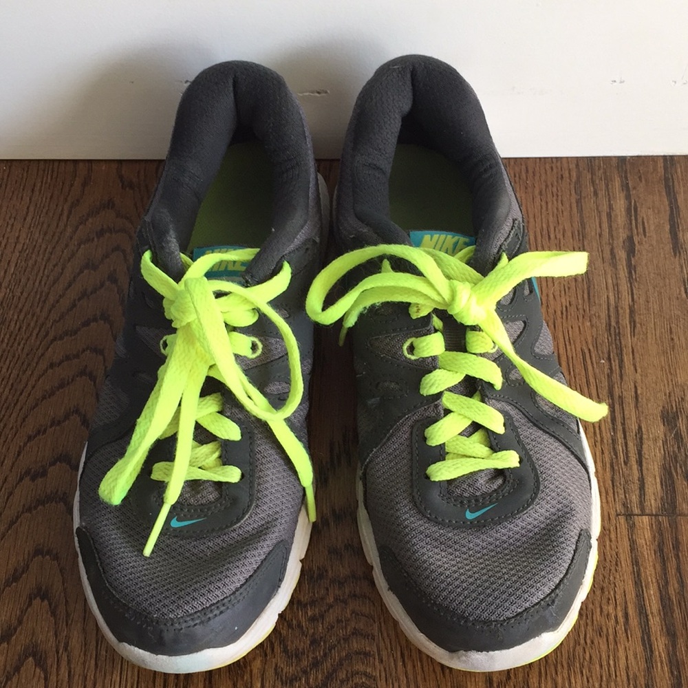 Nike revolution 2 running